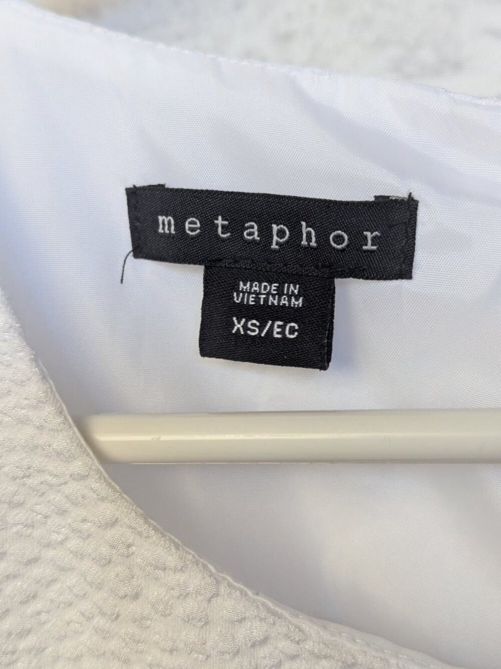 Metaphor White Textured Shift Dress Embroidered Patch Trim Boho Mod XS - Picture 3 of 8
